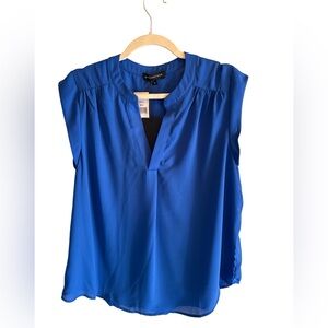 NWT GibsonLook Royal Blue Cap-Sleeve V-Neck Blouse in Size M